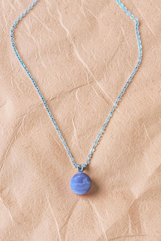Small circular purple agate necklace.
