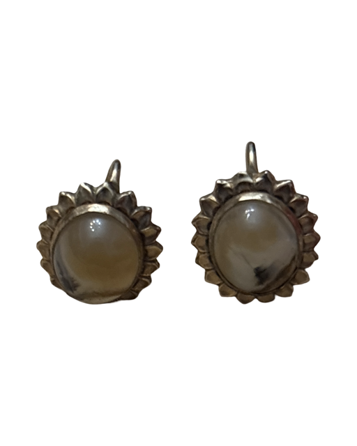 Clip-on Wyoming Agate earrings set in gold starburst design
